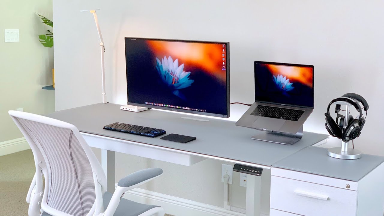 Ultimate Minimal Macbook Pro Desk Setup Tour 2019 Youtube