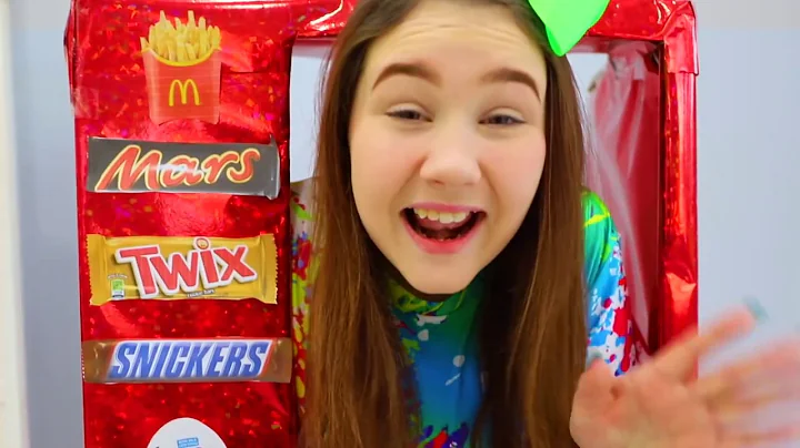 Ruby & Bonnie Play Seller in Giant Vending Machine...