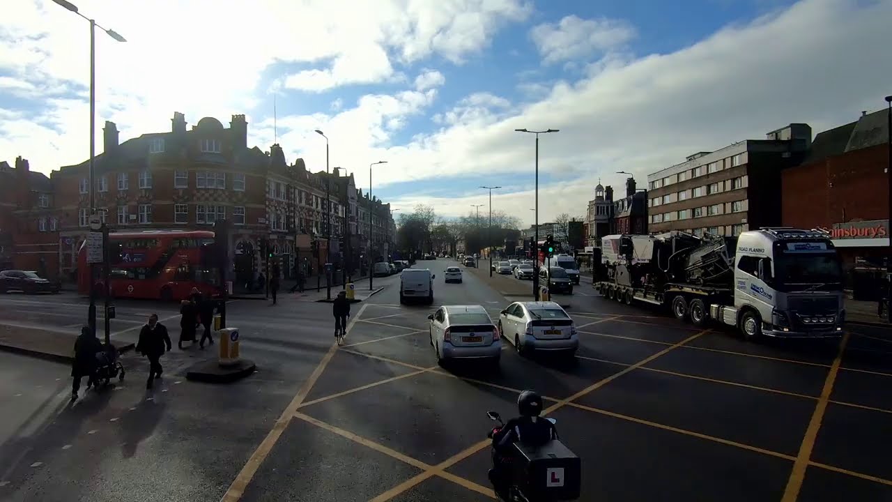 London BUS Ride 🇬🇧 Route 76 - TOTTENHAM HALE to WATERLOO via Dalston Kingsland, Moorgate Station