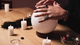 What's The Difference Between a Psychic and a Medium
