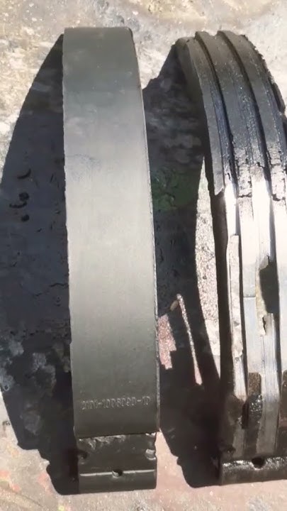 Зношена деталь механізму натягування цепа грм Worn part of the timing ...