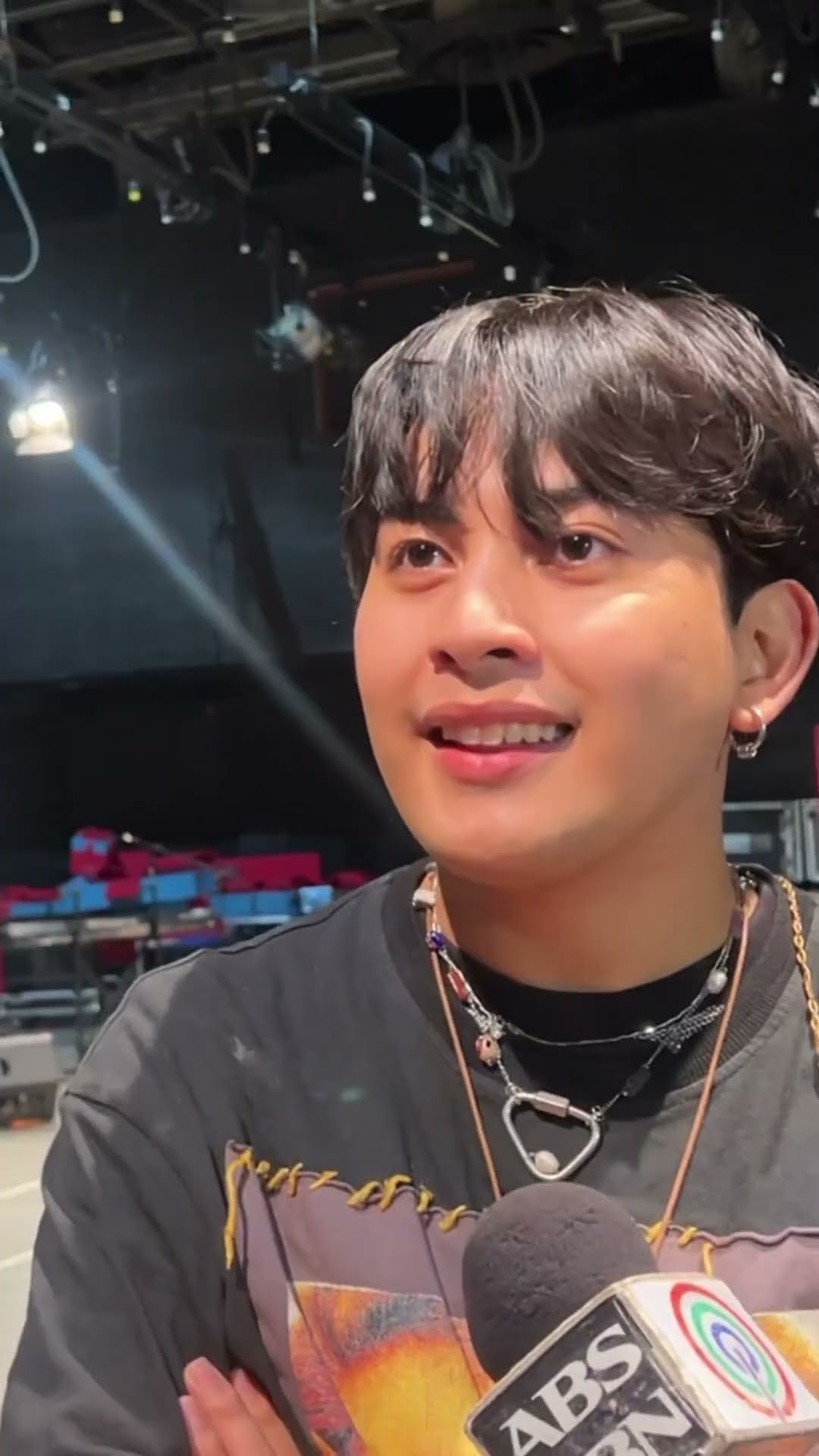 Singer-songwriter Maki nagdisenyo ng kanyang merch | Patrol ng Pilipino