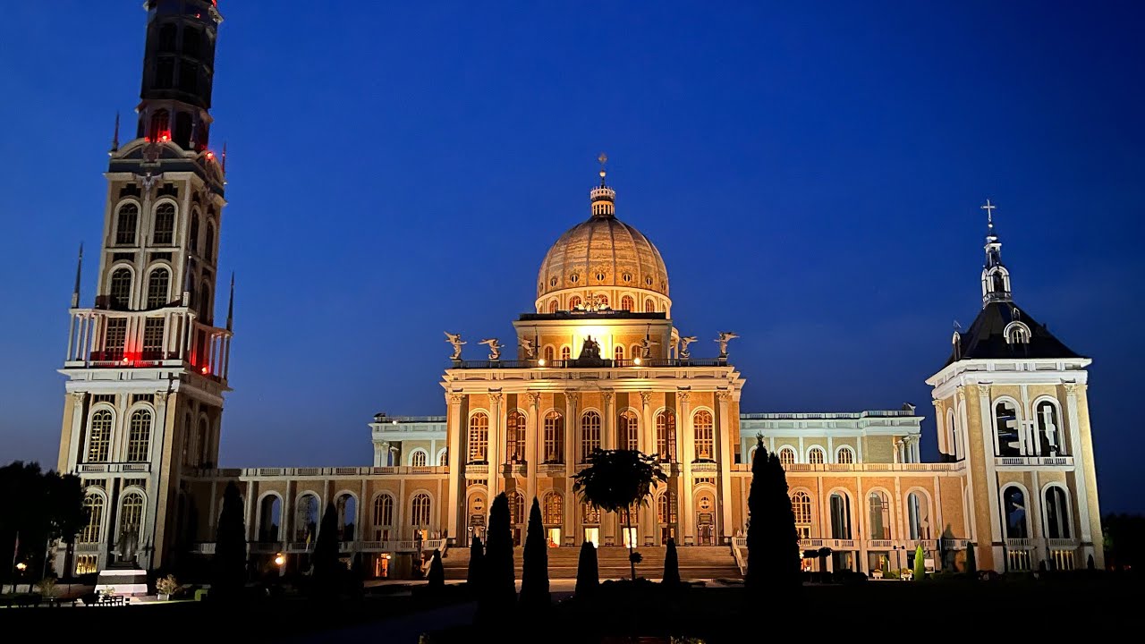 Licheń nocą . Gra na trąbce o 21 .