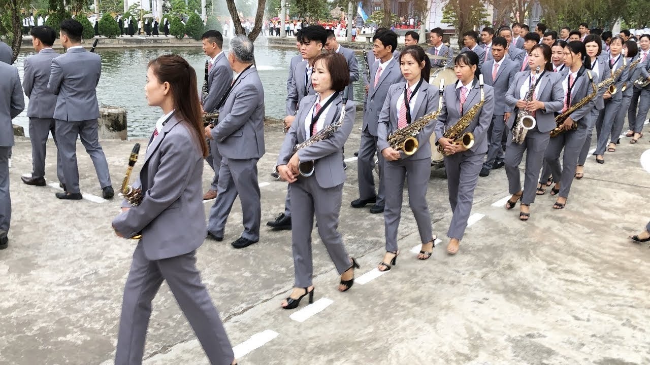 Đón Đoàn Lễ Nghi Vào Dâng Thánh Lễ Đồng Tế Tại Nhà Thờ Giáo Xứ Hải Nhuận Giáo Phận Bùi Chu 