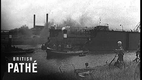 Floating Dock (1938)