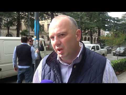 ქუთაისში \"ნაციონალებმა\" სააგიტაციო პლაკატების ჩამოხსნა დაიწყეს