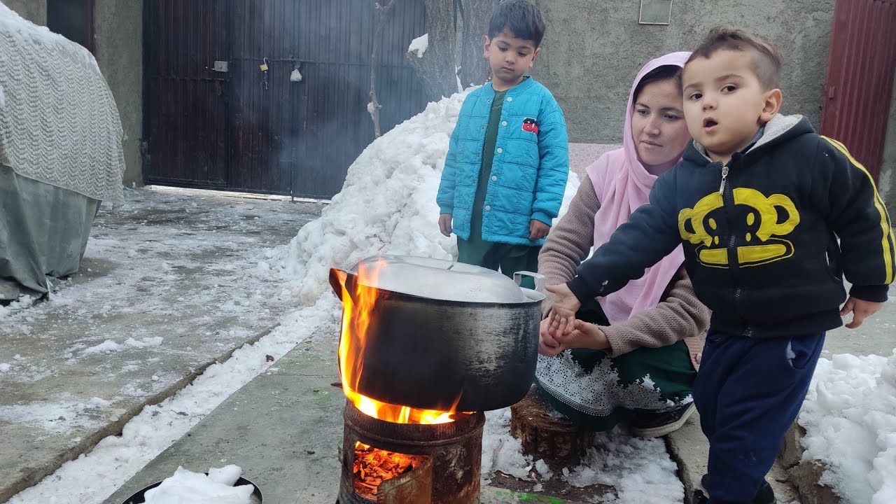 Rural life in the heart of winter | Snow, cold, peace. Cooking and daily life in a snowy winter