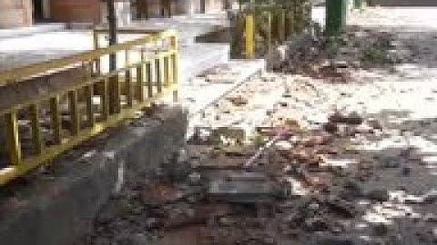 Quake shakes Indonesian islands, damages temple