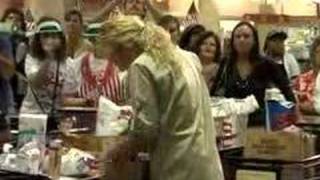 Grocery Baggers Fight For The Crown
