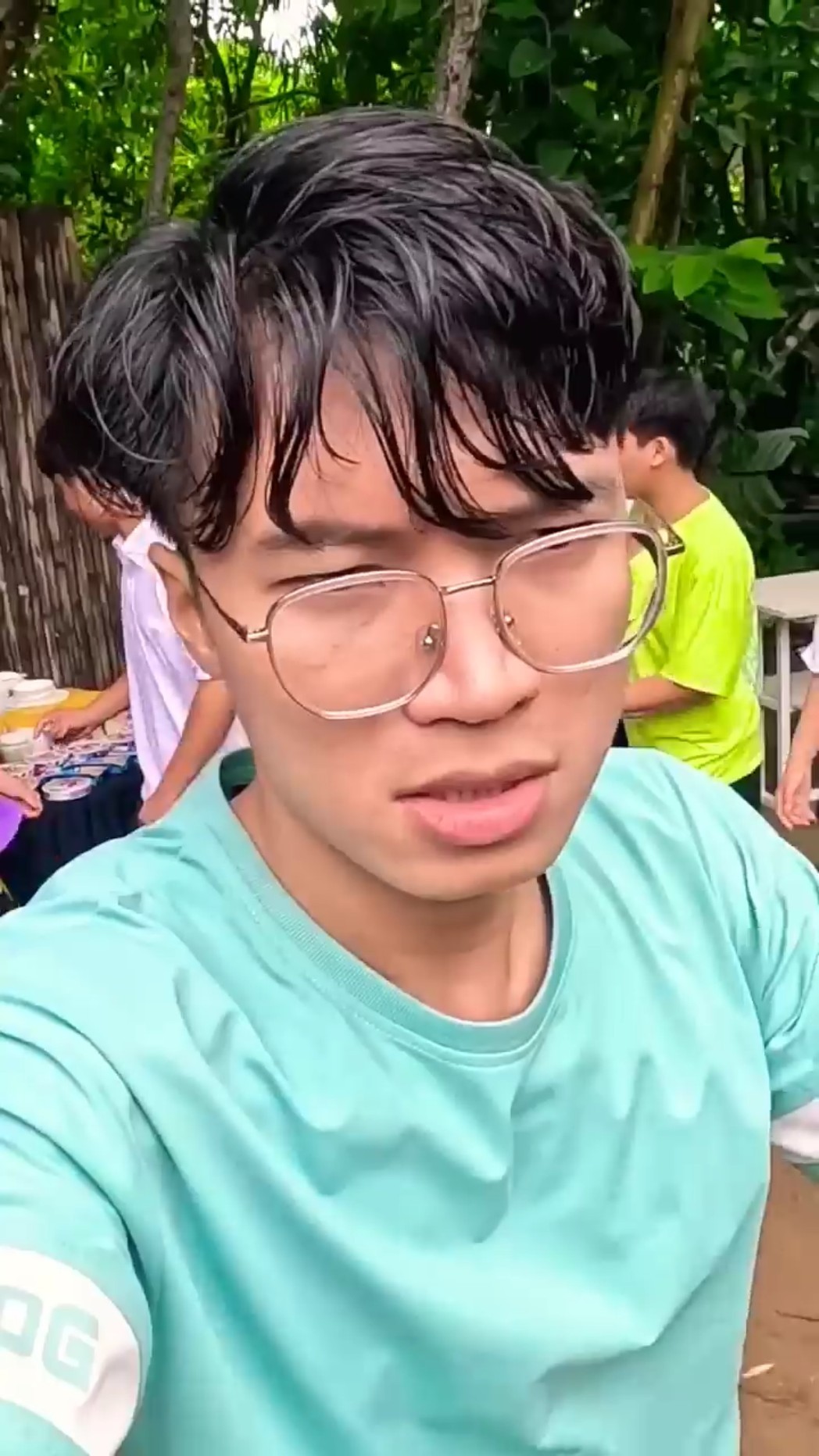 Bị mẹ đánh khi đang quay phim #tonytv #anhvinh