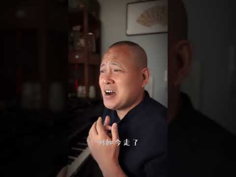 《妈妈请再为我唱支歌》歌声温暖怀旧，歌曲优美感人，表达了对母亲的思念和对童年的回忆，是一首充满亲情和乡愁的民族歌曲，值得你深情聆听。🎵周强Music🎵