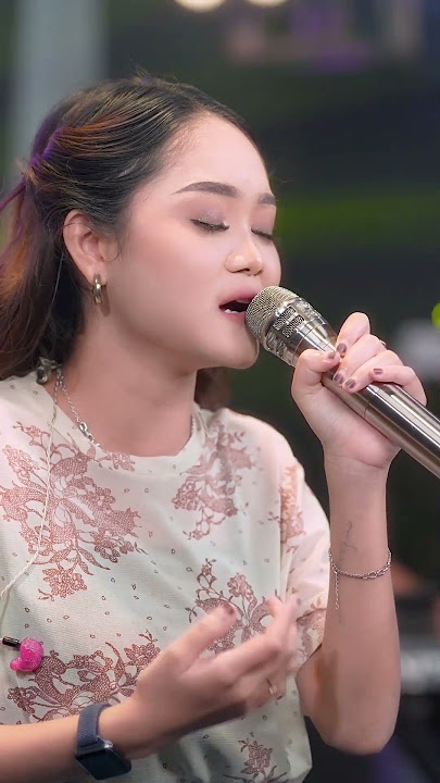 Tak simpen ning ati roso tresno iki... #safirainema #kangen #safirainemaofficial