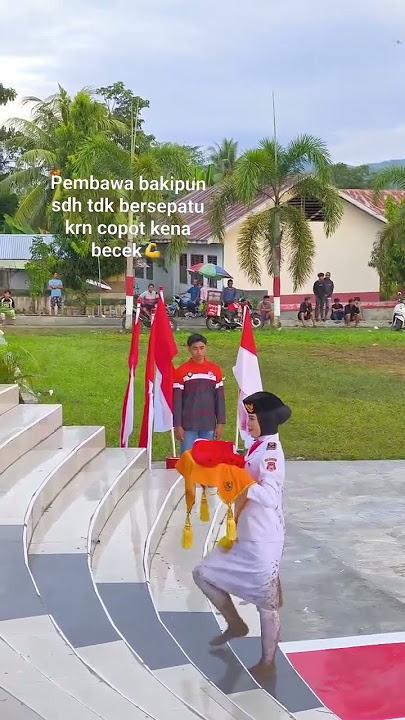 pembawa baki pun sudah tidak bersepatu #hutri80