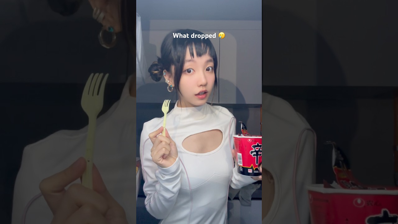 What dropped 🥹#kpopdemonhunters #zoey #dance #huntrix #cosplay