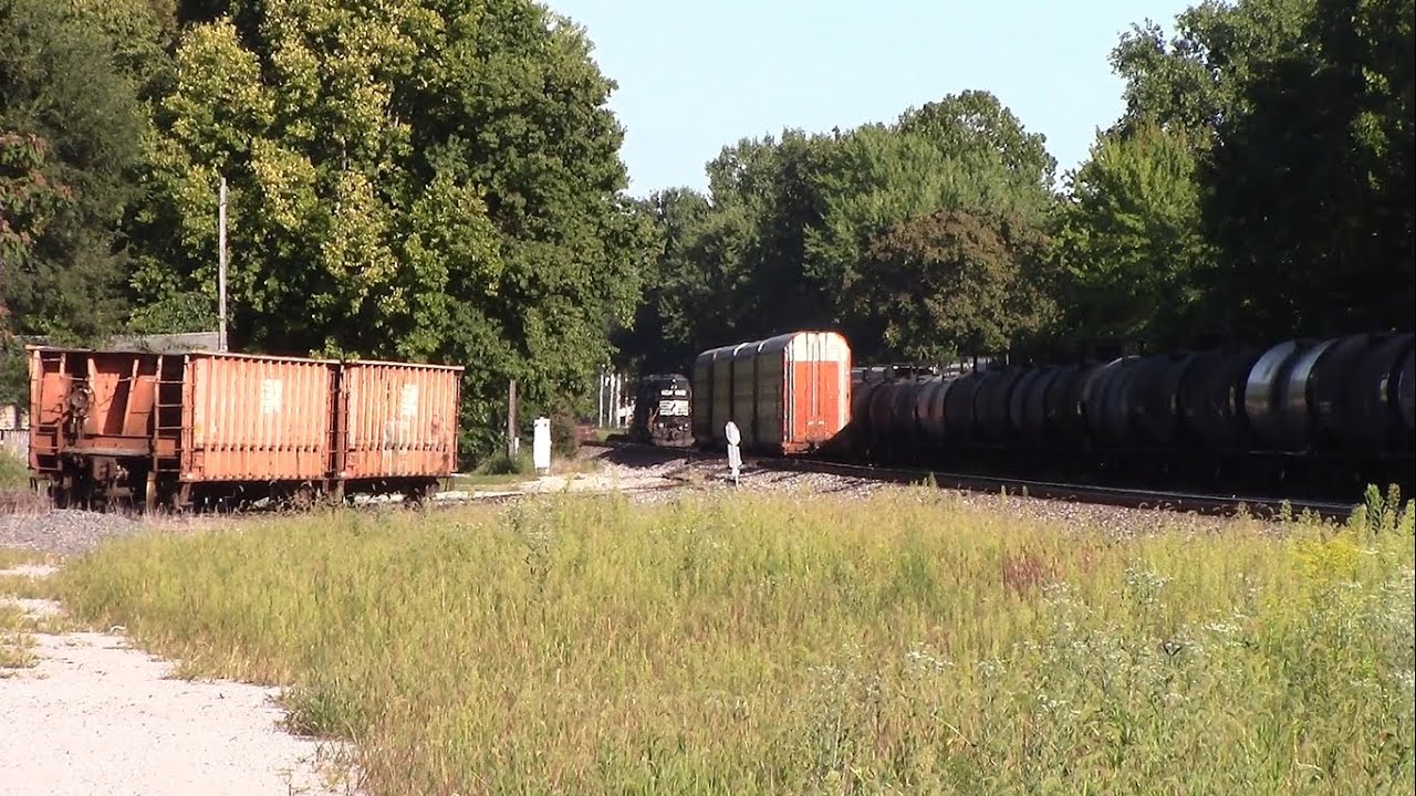 NS D93 with NS 7127 and NS 3067 Switching in the Yard in Logansport, Indiana YouTube
