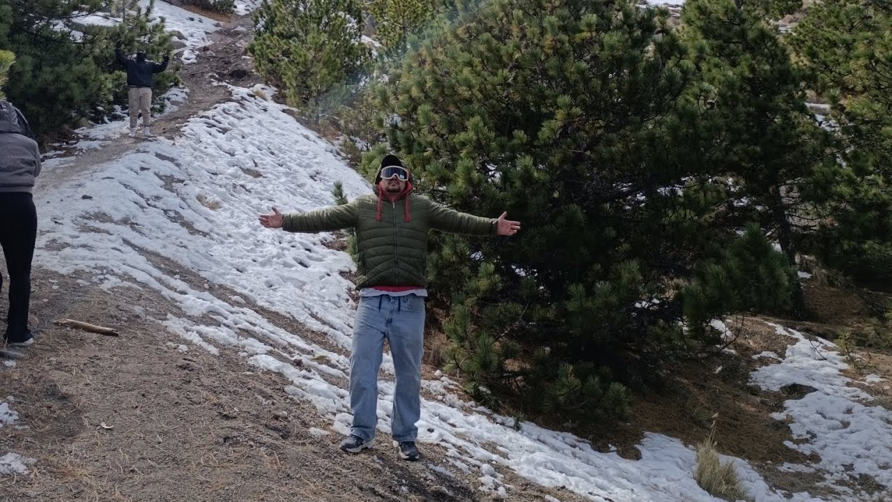 Escalando EL NEVADO DE COLIMA  4200 metros sobre nivel del mar 