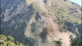 Taormina, brillamento del costone instabile su via Maro e Nicolò Garipoli