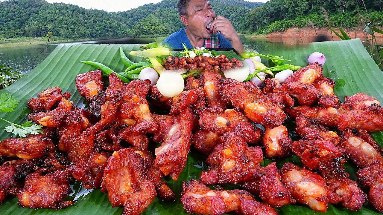 แหนมซี่โครงกระดูกอ่อนทอด กินกับกระเทียมโทนพริกหอมแดง-28-06-2025-