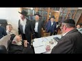 🎶עוצו עצה: בעקבות המצב והגזירות: מרן פוה"ד הרב זילברשטיין והילדים בשירה מרגשת לביטול כל הגזירות