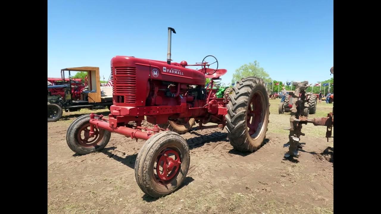 Oklahoma Steam and Gas Engine Show, Pawnee, OK. Slide show of tractors