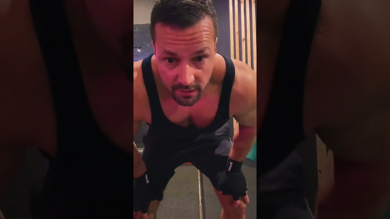 Проект Mr Banana «За кулисами тренировок в спортзале: профессиональный режим контента»