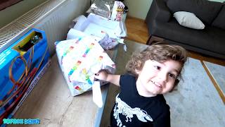 Dev Di̇nozor Oyuncak Sürpri̇z Hedi̇ye Paketi̇ Açma.eğlenceli Cocuk Videoları