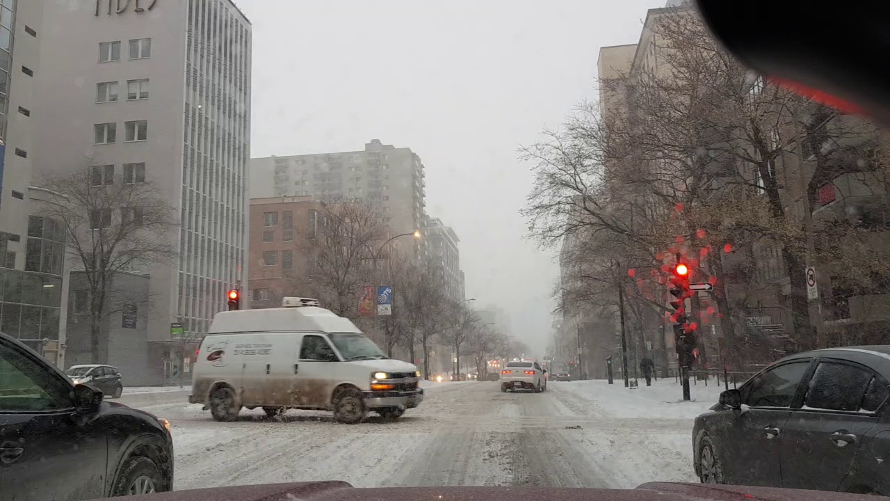 مونتريال في صباح العاصفة الثلجية ١٢ ديسمبر ٢٠١٧ وتساقط كثيف للثلوج