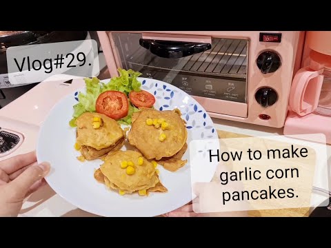 Video: How To Make Garlic Corn Pancakes