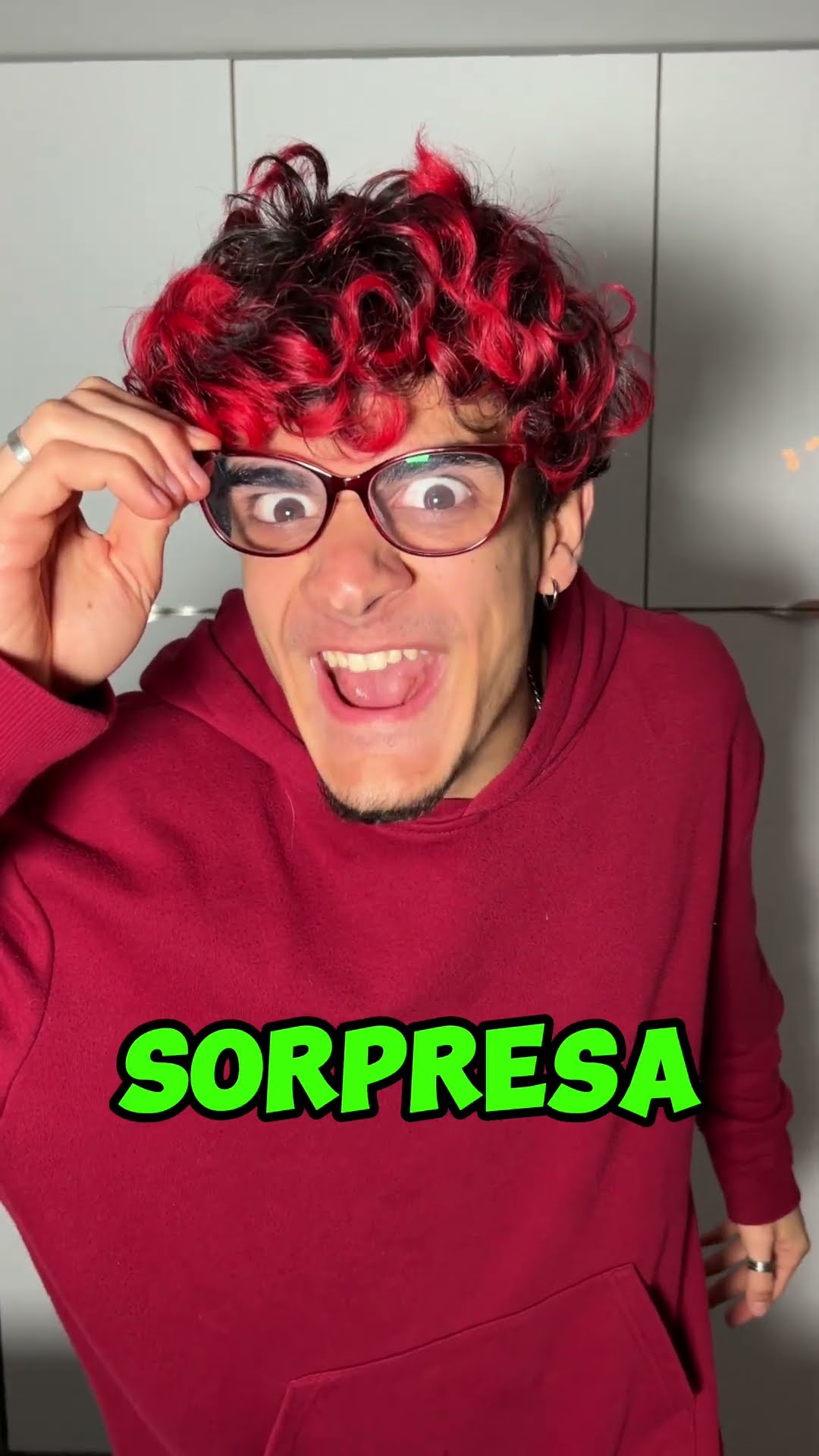 Mi AMIGO TIENE SUPERPODERES y se CONVIERTE en SUPERHÉROE!