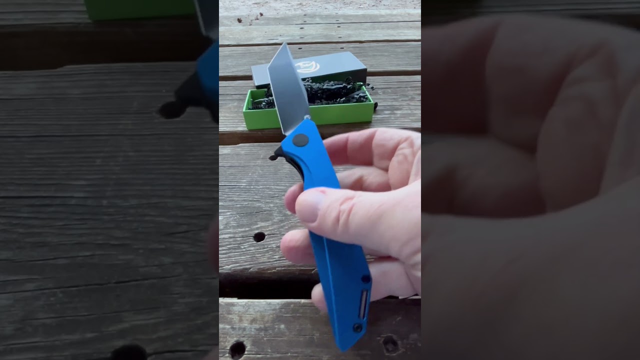 Knife Unboxing: Glow Rhino “The Szilard”