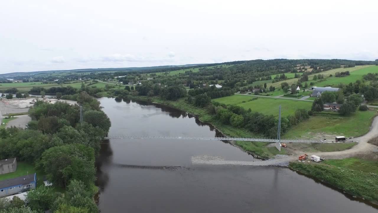 Pont suspendu sur la rivière Chaudière à SainteMarie Beauce YouTube