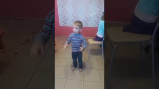 Вениамин танцует под песню #чакноррис #russia #video #дети #shorts