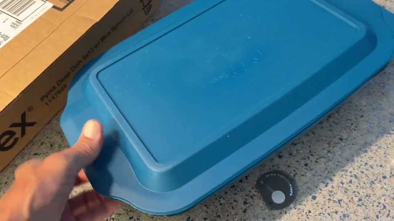 Unboxing the Pyrex Deep Dish with Top - YouTube