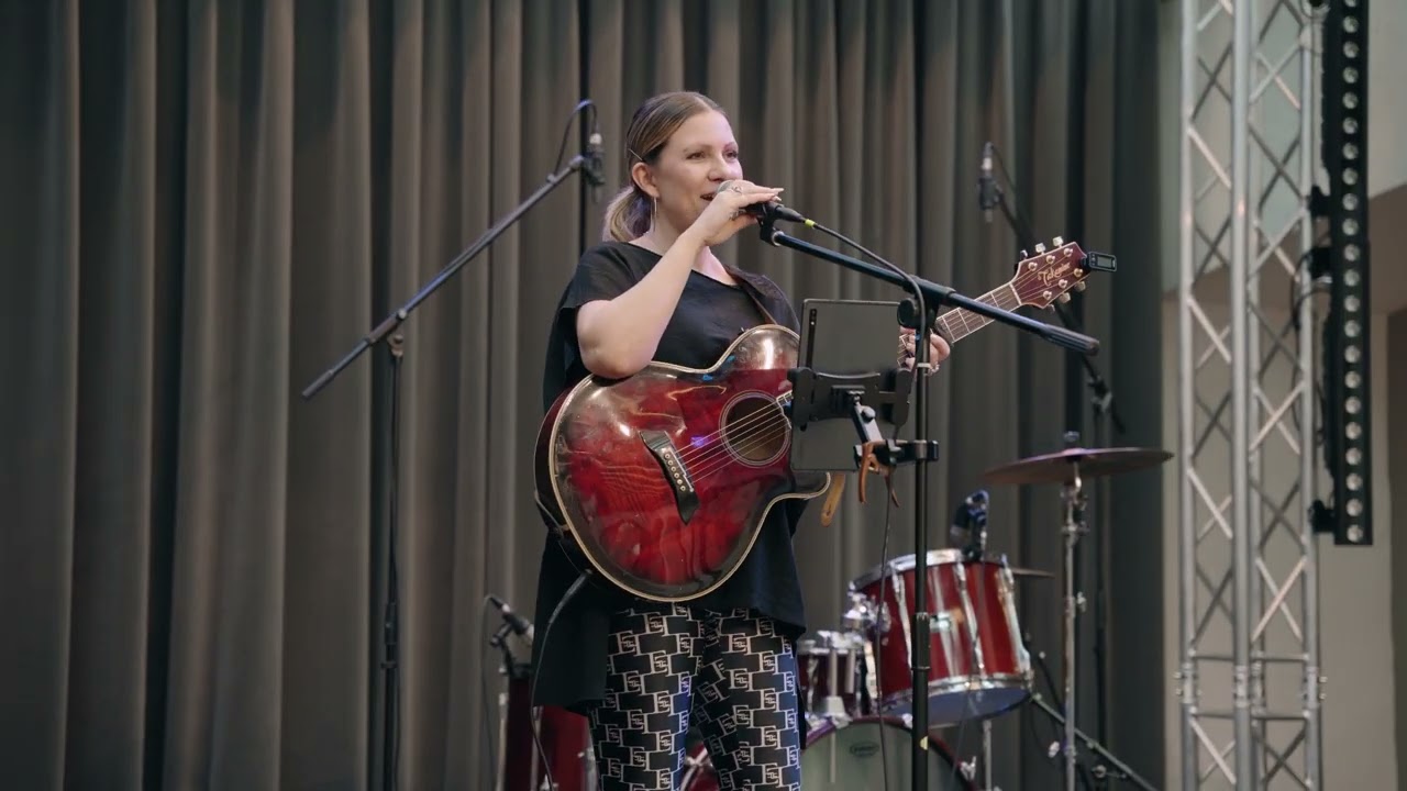 Jette kündigt den Song Zeit, Zu Träumen an