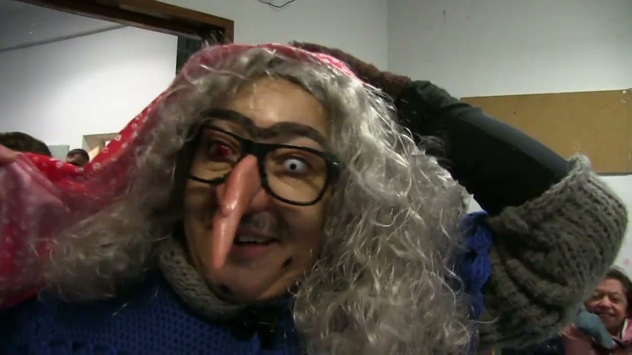 SERRAVALLE la befana scende dalla torre del Barbarossa