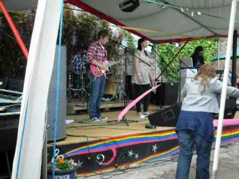 Earthworm Jim Live @ Wilkestonbury 2010 - 9. Dog Days Are Over
