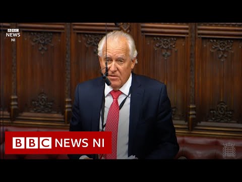 Porno yulduzi Rayli Reid qora paypoqlarda shahvoniy tarzda becerdin oladi