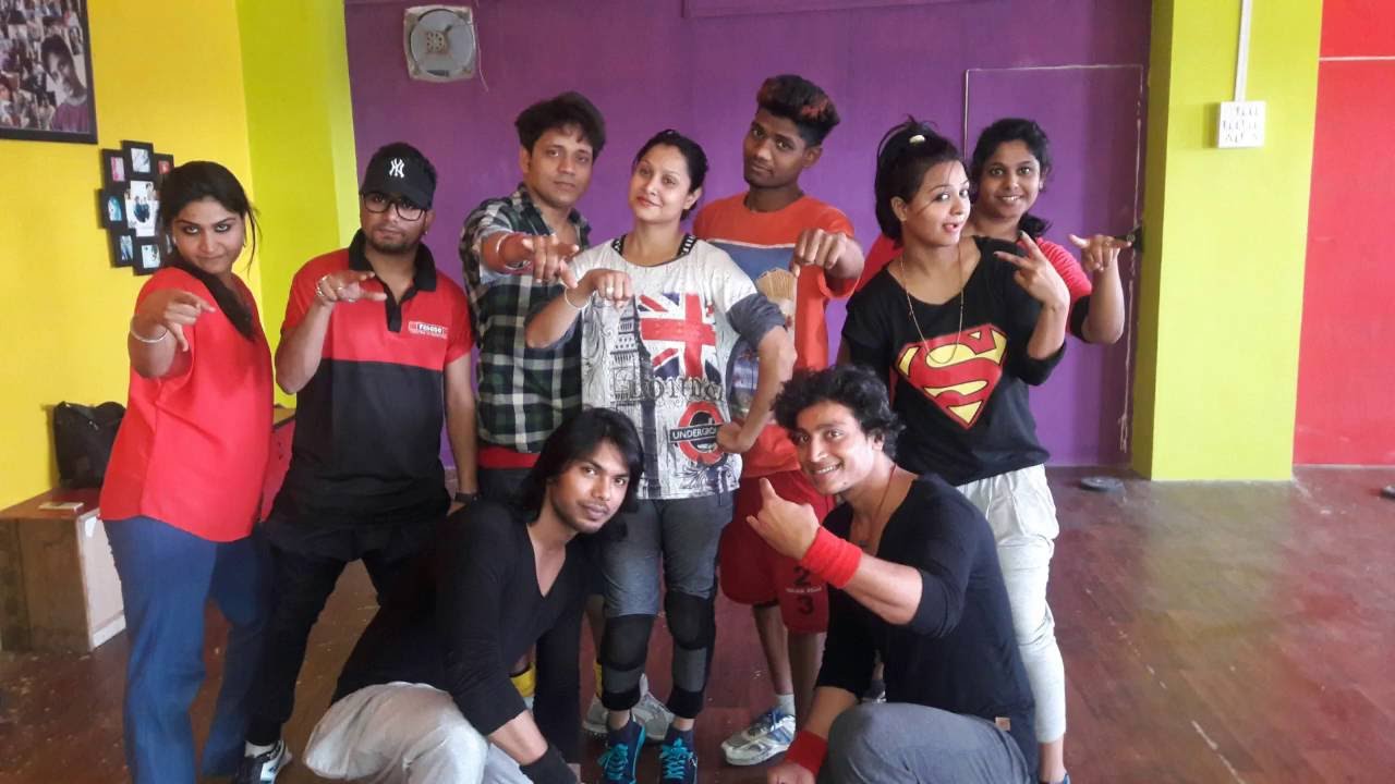 KAR GAYI CHULL DANCE