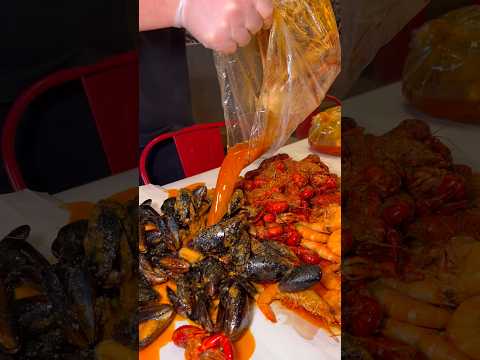This spot does AYCE SEAFOOD HOILS for under $28! #seafoodboil #seafood #foody