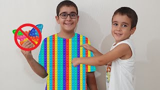 Buğra Pop it Adama Dönüştü. Pop it Child Fun Kids Video Resimi