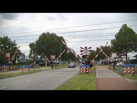 Spoorwegovergang Wijchen // Dutch railroad crossing