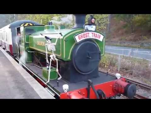 walking pez Ghost Train arriving at Milton of Crathes - 1/11/14
