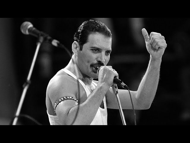 Bohemian Rhapsody (Crowd Singing With Lyric) class=