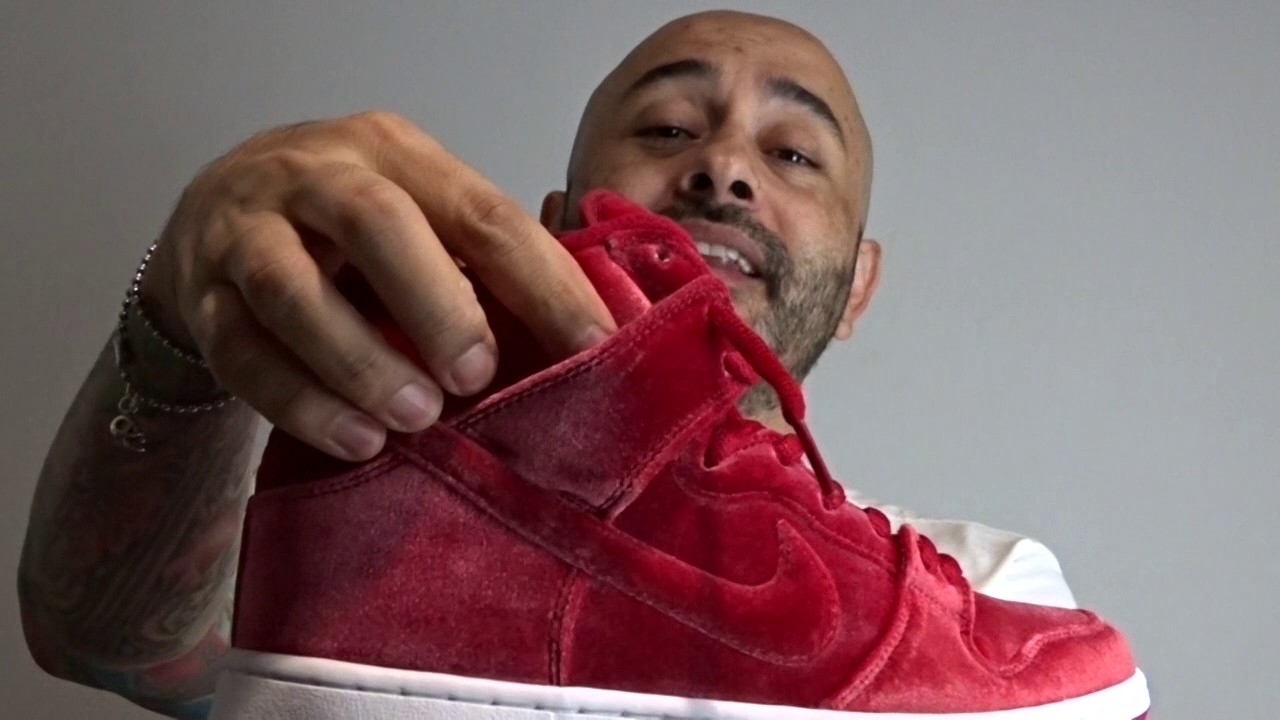 Nike SB Dunk High RED VELVET - YouTube