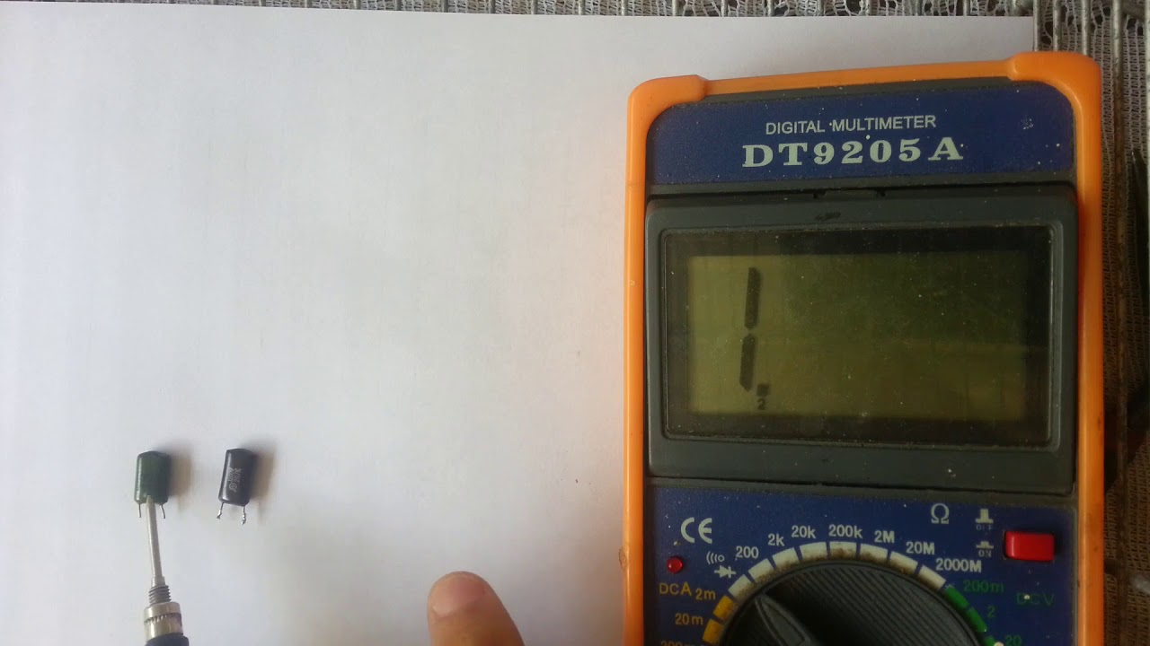 Probar un capacitor ceramico o de poliester con un comun - YouTube