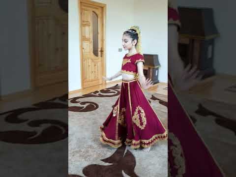 Məleykə hind reqsi  nagada sang Dhol baaje dance