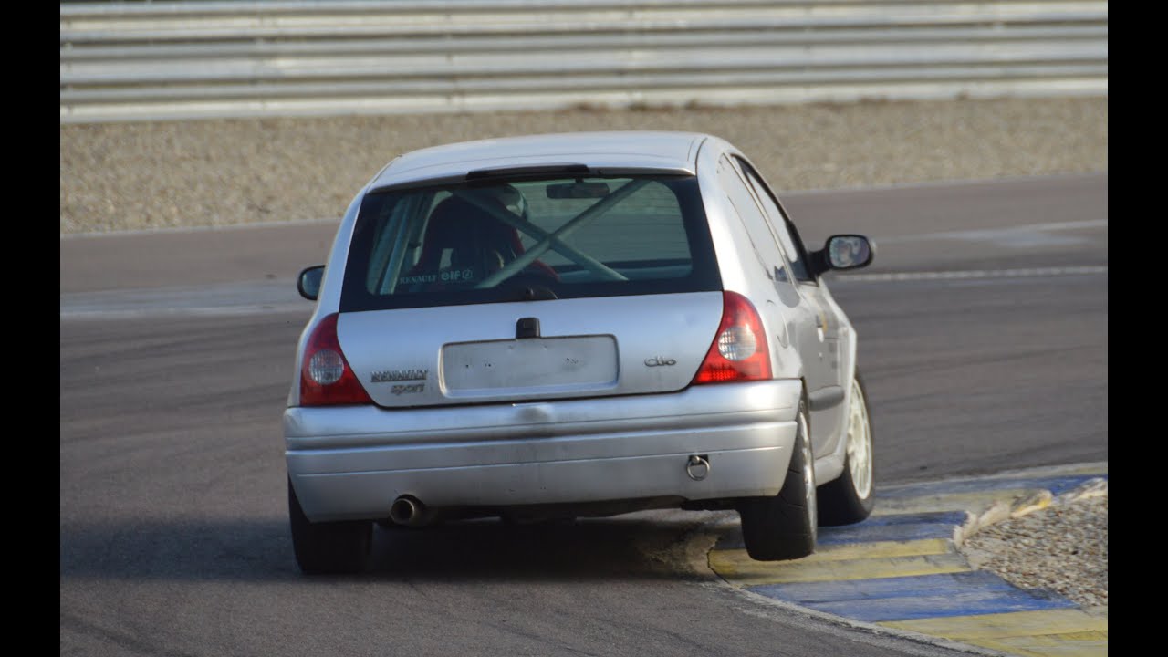 FAST! Renault Clio Cup replica on track