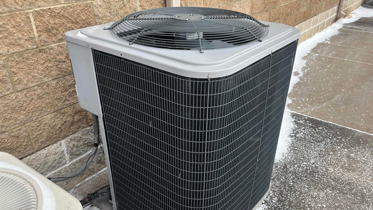 2012 ICP 5 ton central air conditioner w/low ambient kit running on a frigid Winter afternoon!