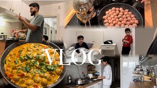 Evi̇n Annesi̇ Oldum Sohbetli̇ Tari̇fleri̇n Mutfaği Bi̇rsüre Beni̇m Enfes Köfteli̇ Tava Yemeği̇ - Vlog