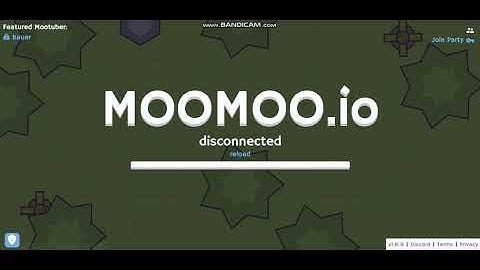 1v1ing my pro friend on moomoo.io